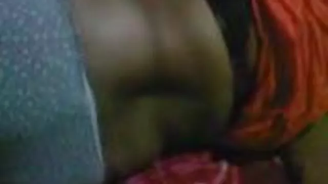 Chica guapa se desnuda y se da una ancianas folladas por jovenes ducha