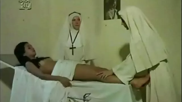 Ria inspecciona la casa videos porno jovencitas viejos y chupa al dueño