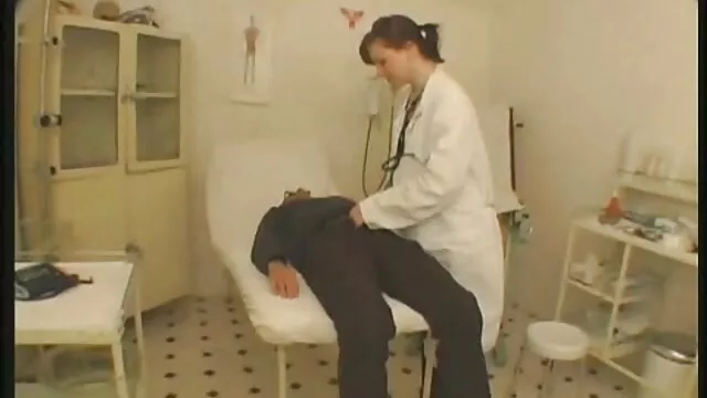 Una atractiva asiática, sentada con su hijo de puta en una videos gratis con ancianas picante posición 69, le hace una garganta profunda a su enorme y poderosamente excitada polla con una boca caliente