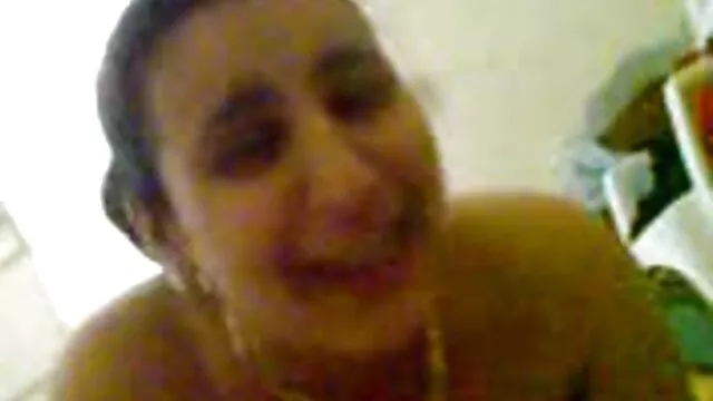 Pelirroja pornografía de mujeres ancianas Yanochka en látex rojo