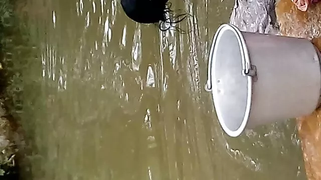 Rodando pezones grandes y tocando el coño con mis dedos follando ancianas