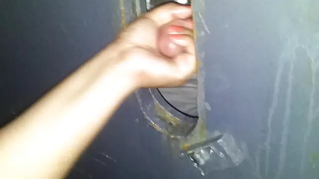 Un hombre calvo y barbudo con un amigo se folla a videos de sexo viejas una chica exuberante