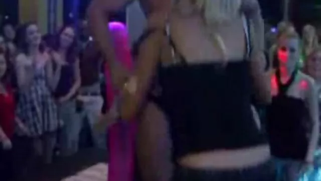 Hermosa chica videos de sexo jovencitas y viejos pelar en cam