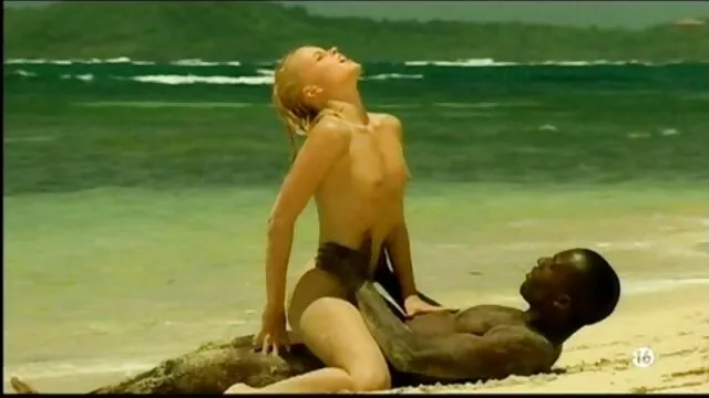 Nena juega xvideos ancianas con dos consoladores