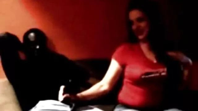 Chico guapo baila delante videos de sexo de viejas de la abuela