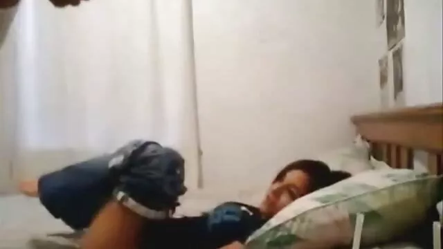 Belleza sexy Lily Love empapada de aceite folla con su novio viejas ancianas follando