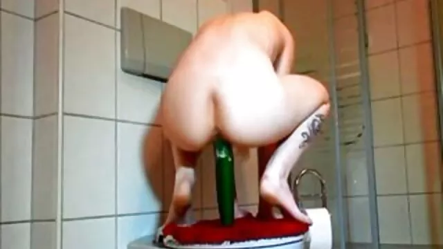 Pelirroja linda folla con un abuelas arrugadas follando guapo mulato