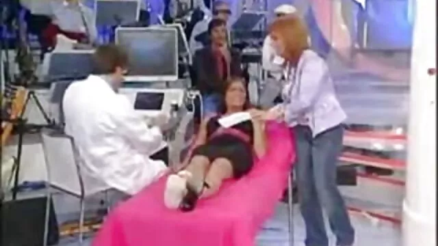 La belleza con un bonito trasero abuelas ancianas xxx no anda mal