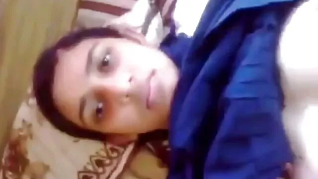 Tetona mami apasionadamente chupa videos de sexo jovencitas y viejos enorme dick