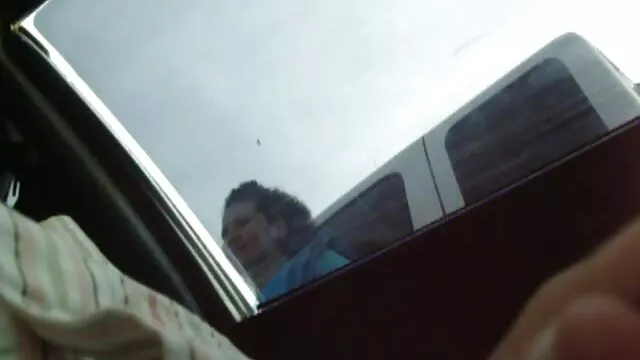 El tipo primero estiró los agujeros de la morena con sus dedos, luego videos porno jovencitas viejos la folló duro con una polla