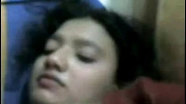 La joven y sexo entre viejo y joven guapa Sabina acude a su médico ginecomastia
