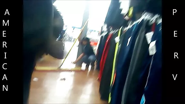 Asiática chupa y pajea un pene ancianas super tetonas a un macho