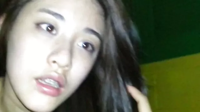 La viejos cojiendo jovencitas dama juega con un vibrador