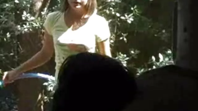 Un hombre excitado acaricia las grandes tetas videos de sexo entre jovencitas y viejos de su perra cachonda