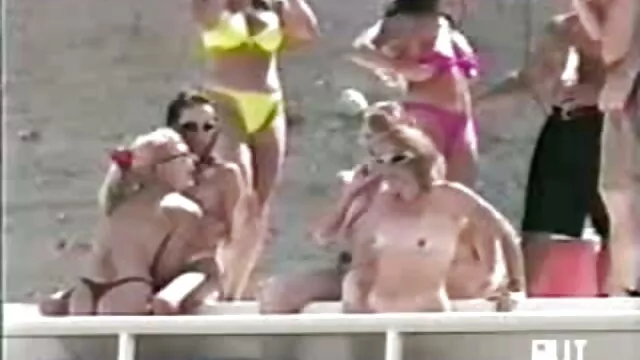 Asiática con grandes tetas y coño peludo follada en videos xxx de viejos gratis cámara