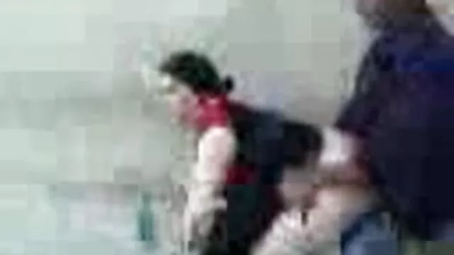 El esposo sexo gratis jovencitas con viejos y la esposa, al regresar de vacaciones, encontraron a la criada que no trabajaba, pero durmiendo dulcemente en el sofá, decidieron darle una lección a la mujer perezosa, la metieron en cáncer y follaron duro.
