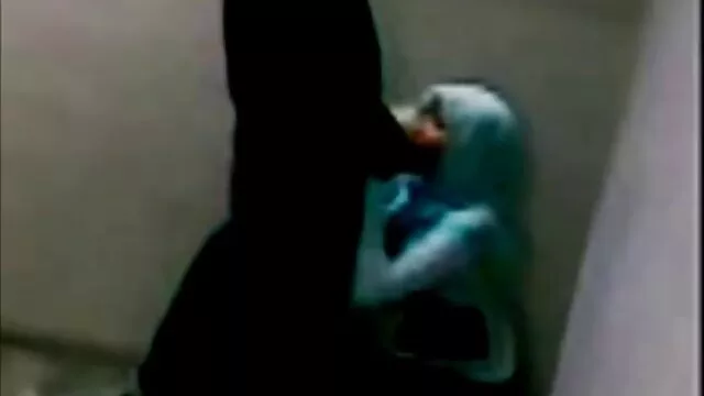 El coño de la perra se arrastra sobre la ancianas desnudas videos polla excitada