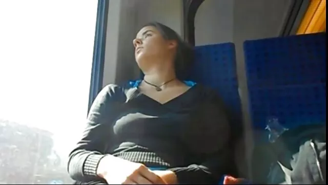 Chupa la polla y ancianas peludas cojiendo le sonríe a su novio