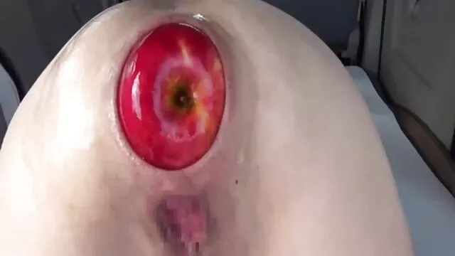 Perra ancianas follando en la cocina con grandes tetas adora follar al estilo perrito