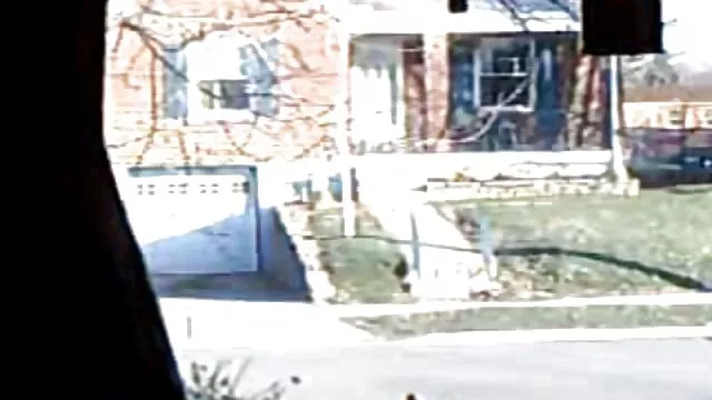 Nena rusa sexy folla en ancianas foliando un albergue con un joven amigo