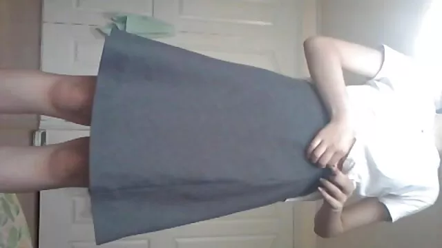 En general, se estableció el comienzo de la seducción, ahora es muy posible ofrecer sexo con viejas y jovenes la belleza para hacer un kunni. Ella, por supuesto, estaba avergonzada, pero la joven realmente quiere sexo caliente y tormentoso.
