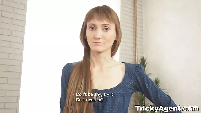 Una asiática guapa e insaciable trabaja hábilmente con videos gratis ancianas sus nalgas oscuras en un pene duro elástico, preparando una succión profunda pausada para un bocadillo