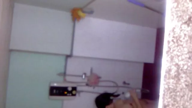Lesbianas tetonas Kendall Karson y Missy Martinez acariciando junto a la ancianas culonas desnudas piscina